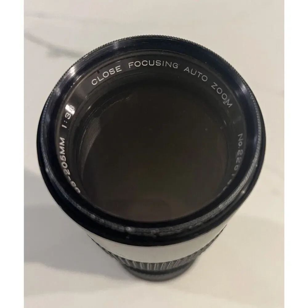 Vivitar 85-205mm 1:3.8 Close Focusing Auto Zoom Camera Lens no Cover With Bag